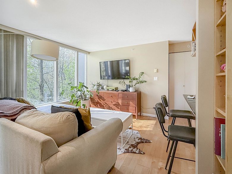 302 1010 Richards Street