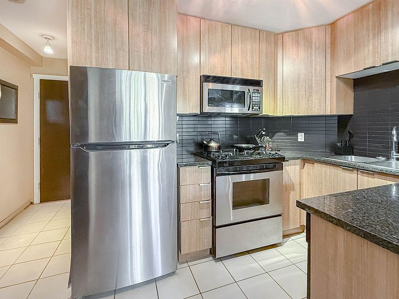 302 1010 Richards Street