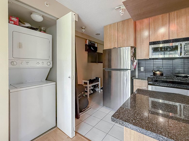 302 1010 Richards Street