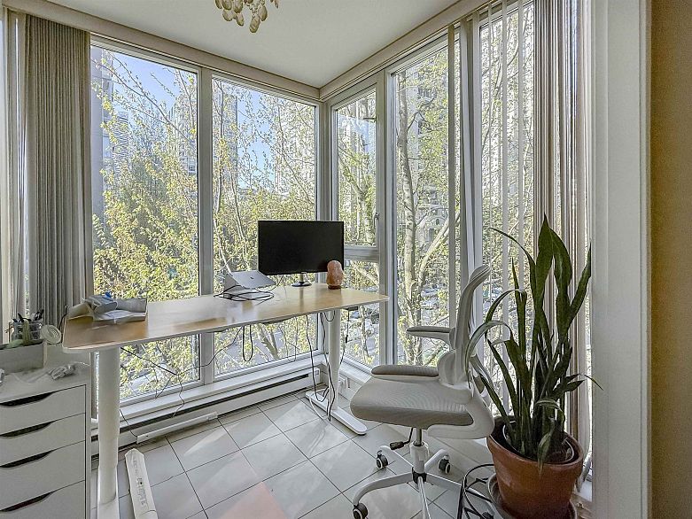 302 1010 Richards Street