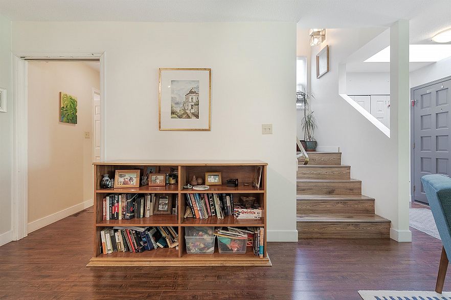 2118 6050 Larch Street