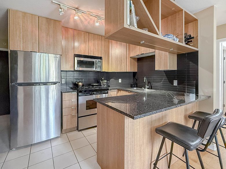 302 1010 Richards Street