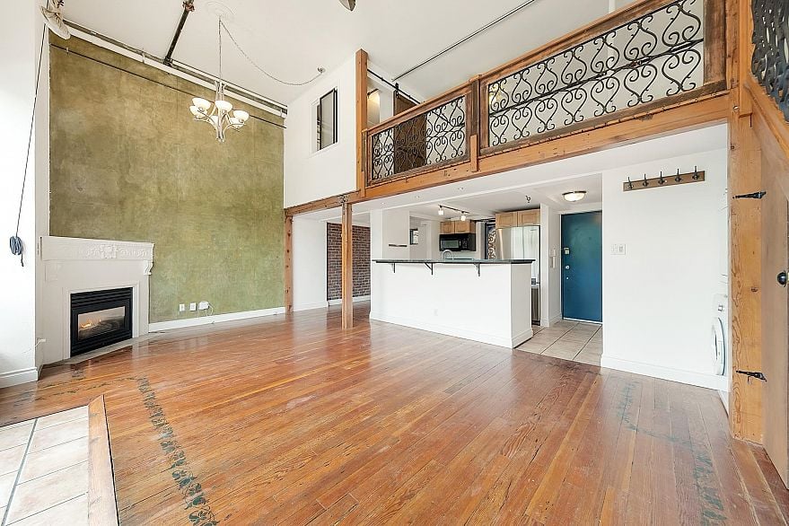 215 2001 WALL STREET, Vancouver BC V5L 5E4