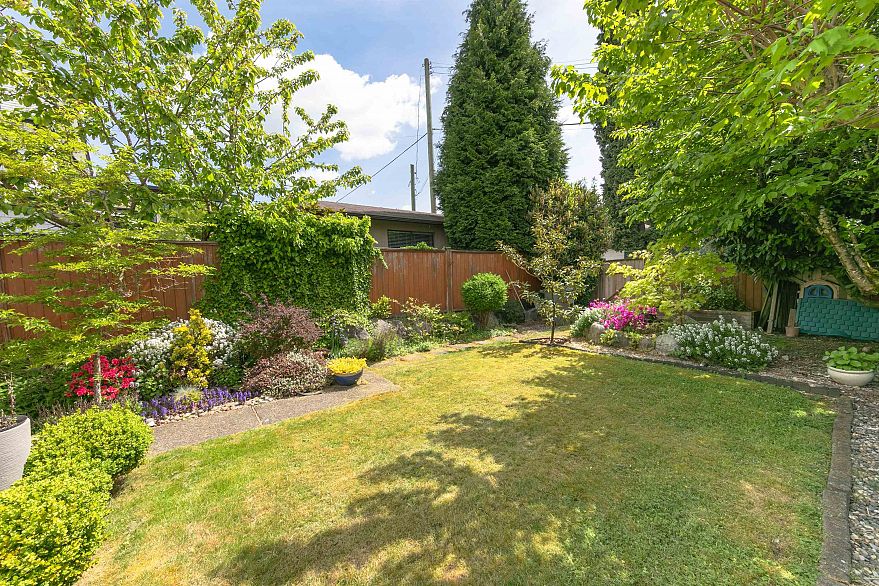 2118 6050 Larch Street