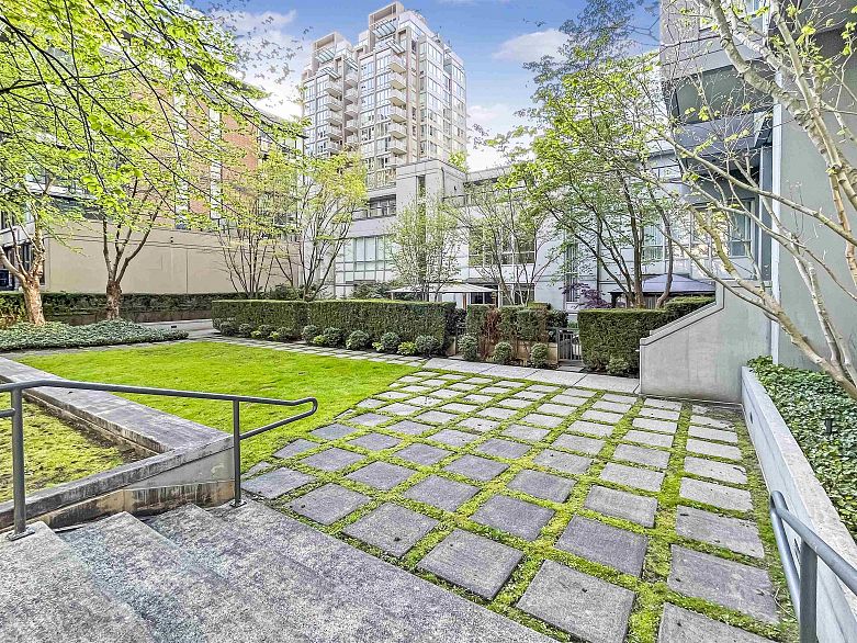 302 1010 Richards Street