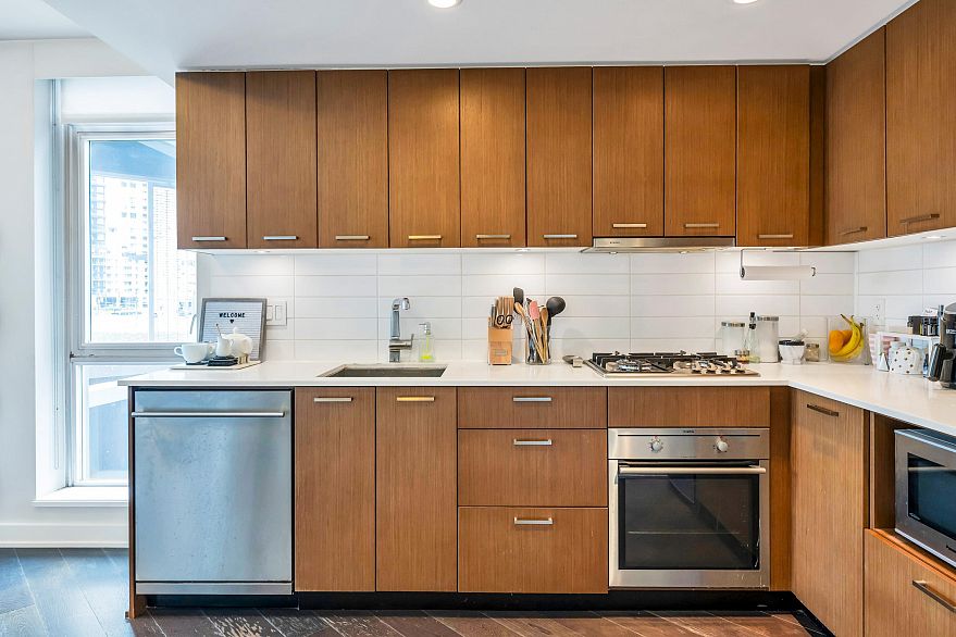 607 1372 Seymour Street