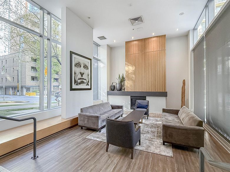 302 1010 Richards Street