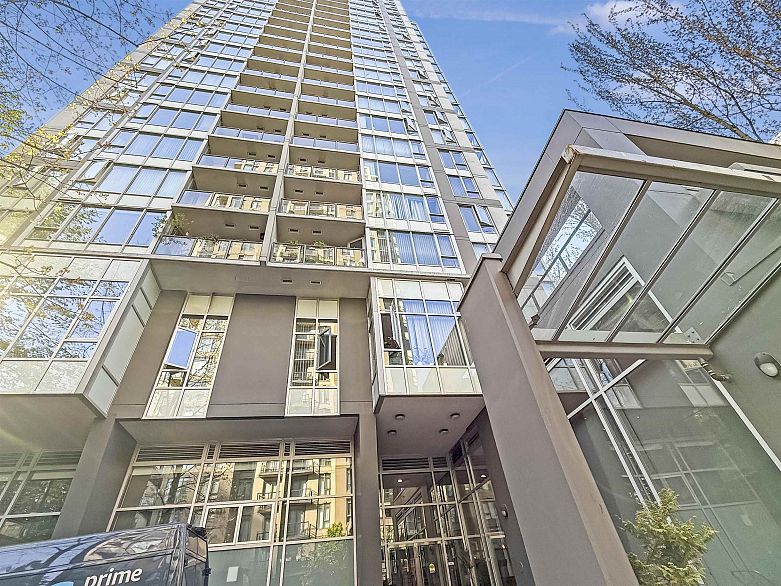 302 1010 Richards Street