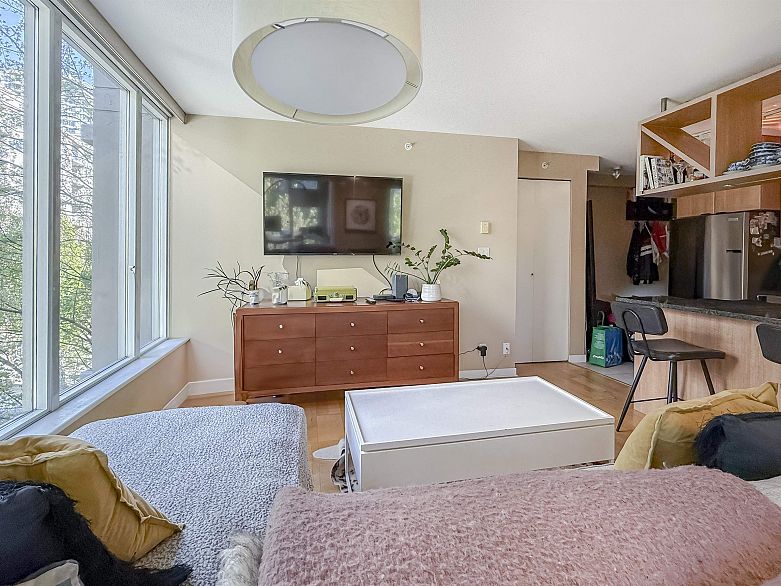 302 1010 Richards Street