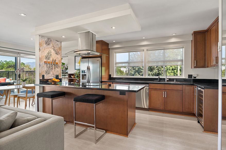 401 29 TEMPLETON DRIVE, Vancouver BC V5L 4M9