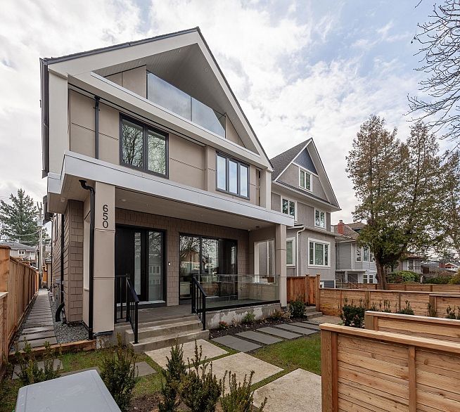 650 E 10TH AVENUE, Vancouver BC V5T 2A5