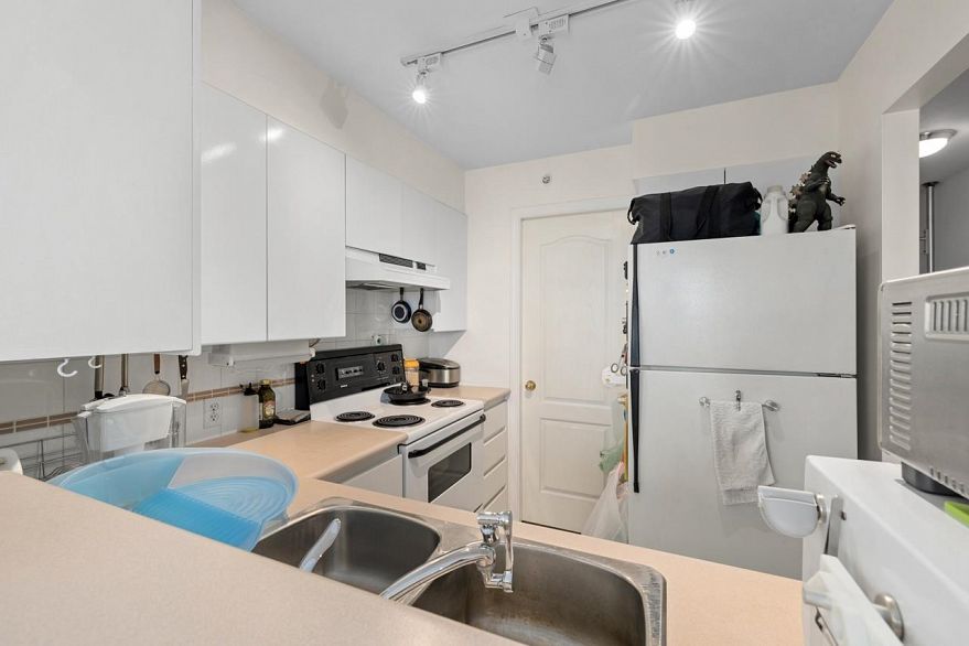 1706 888 Pacific Street