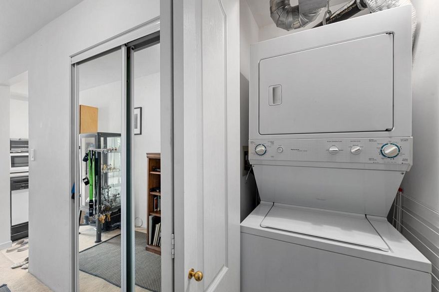 1706 888 Pacific Street