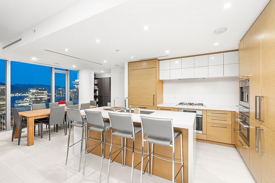 2902 667 Howe Street