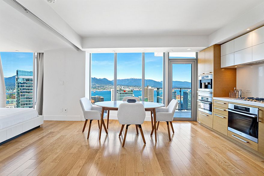 3803 667 Howe Street