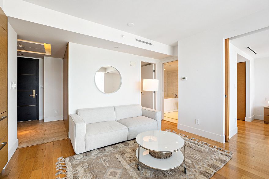 3803 667 Howe Street