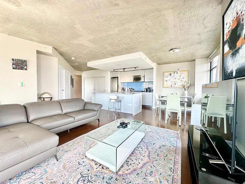 3806 128 W Cordoba Street