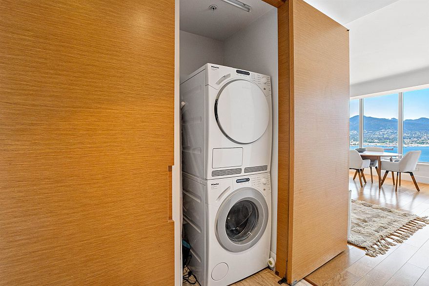 3803 667 Howe Street