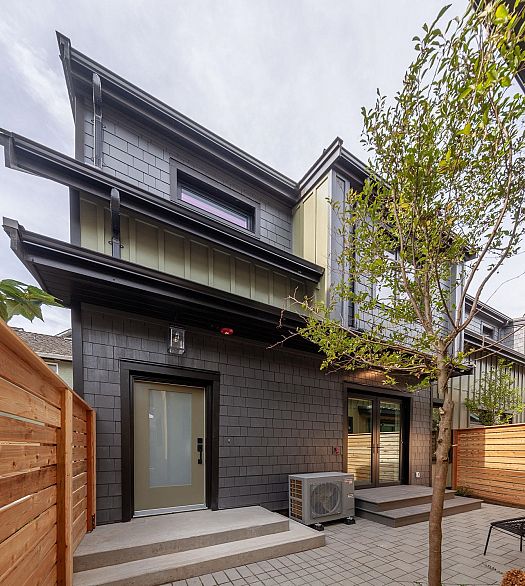 1071 SEMLIN DRIVE, Vancouver BC V5L 2N6