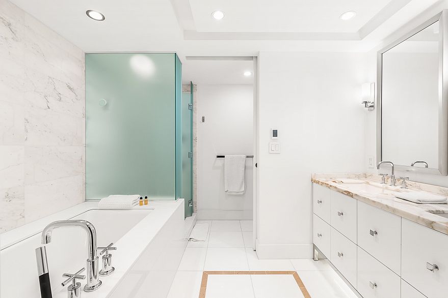 2902 667 Howe Street