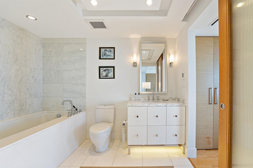 3803 667 Howe Street