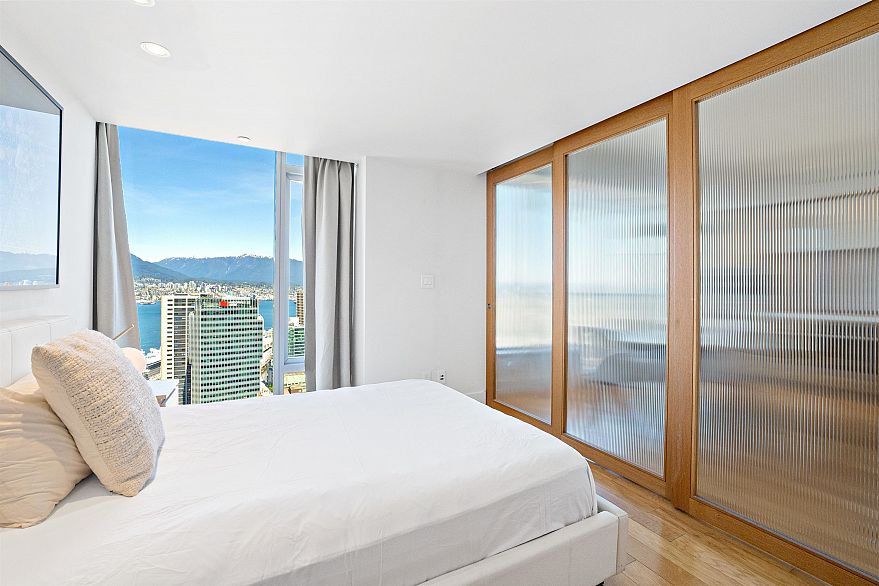 3803 667 Howe Street