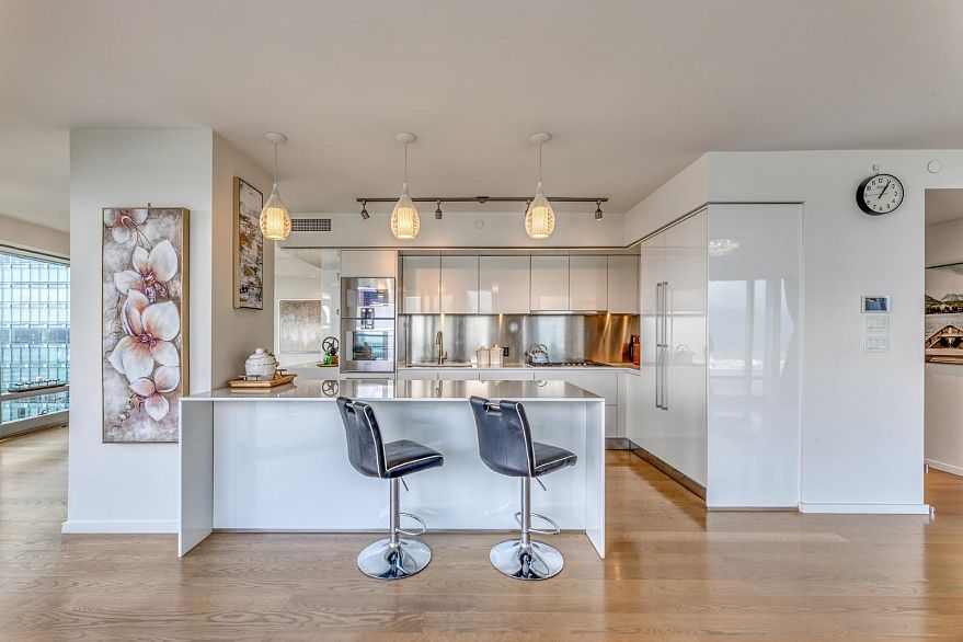 5606 1151 W Georgia Street