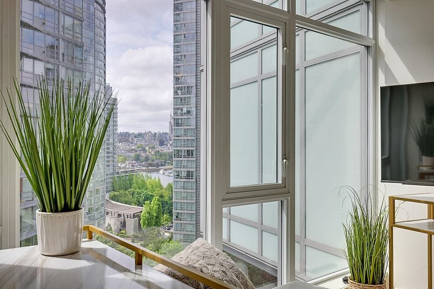 1207 1372 SEYMOUR STREET, Vancouver BC V6B 0L1