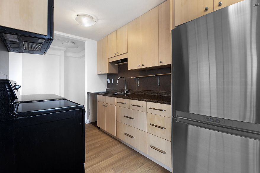 1701 1251 Cardero Street