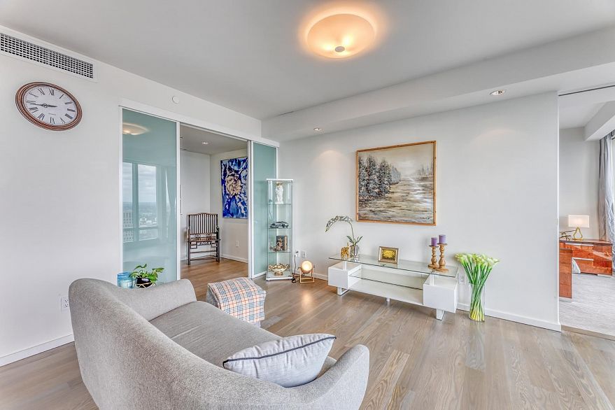 5601 1151 W Georgia Street