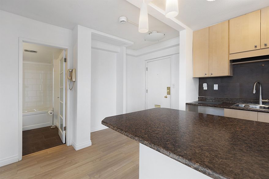 1701 1251 Cardero Street