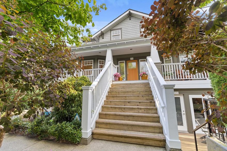 1 318 W 14th Avenue
