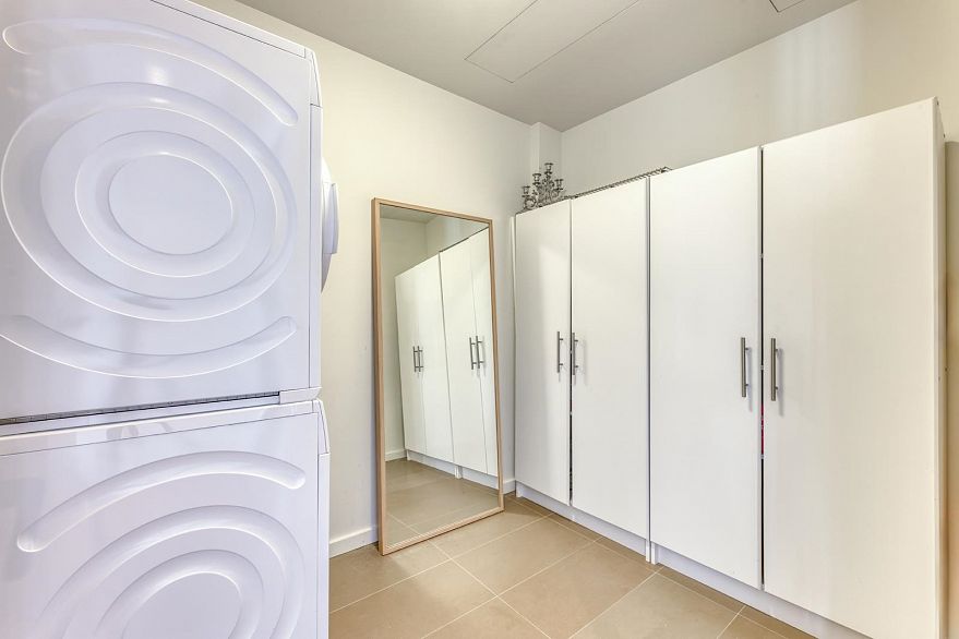 5606 1151 W Georgia Street