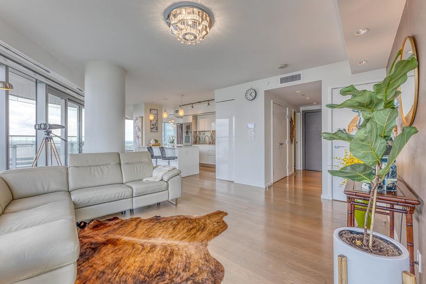 5606 1151 W Georgia Street