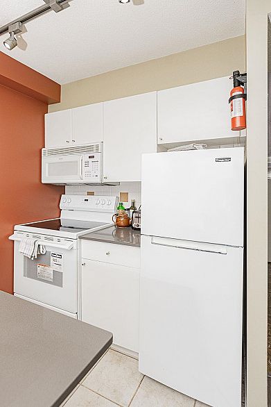 802 1889 Alberni Street