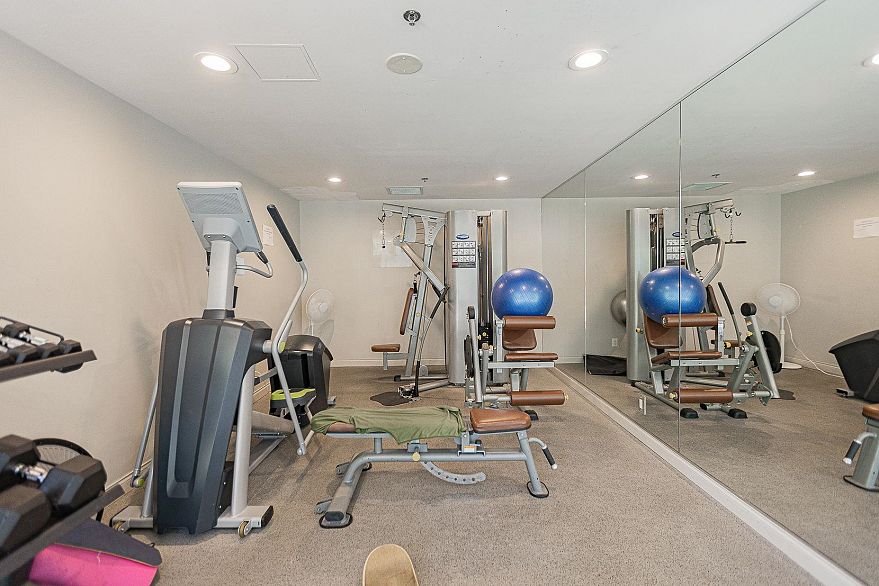 802 1889 Alberni Street