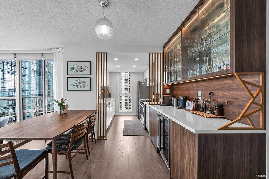 1802 1408 Strathmore Mews