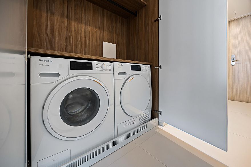 1204 1033 Nelson Street