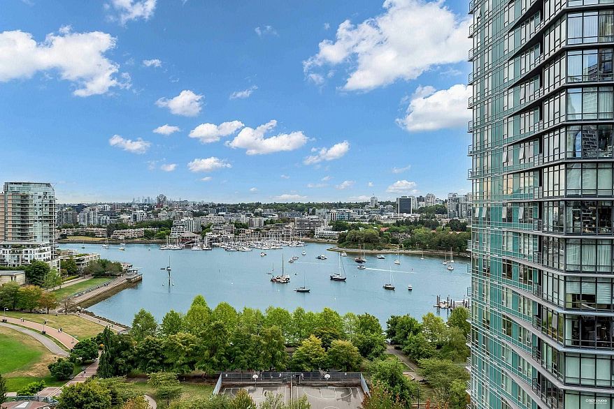 1802 1408 Strathmore Mews