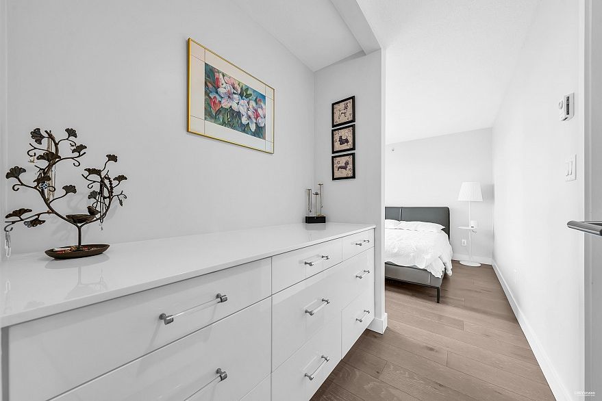 1802 1408 Strathmore Mews