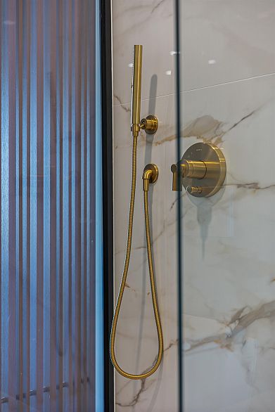 1204 1033 Nelson Street