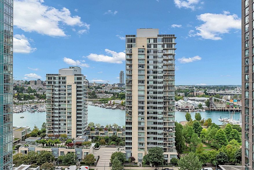 1802 1408 Strathmore Mews