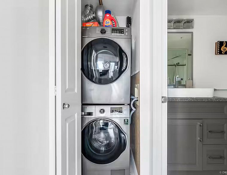 3201 183 Keefer Place