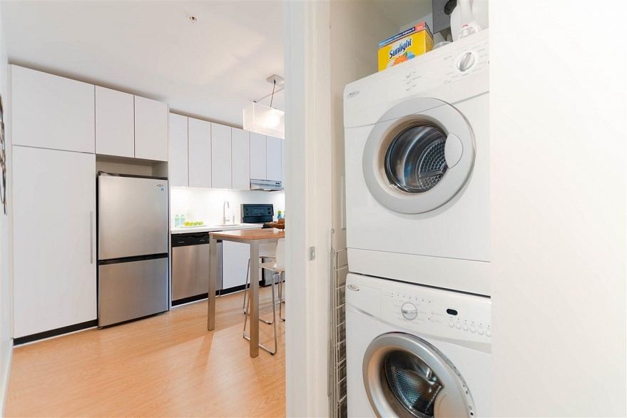 202 370 Carrall Street