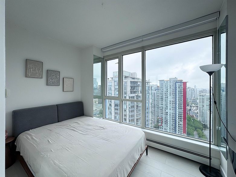 3201 183 Keefer Place