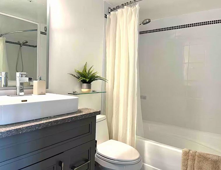 3201 183 Keefer Place