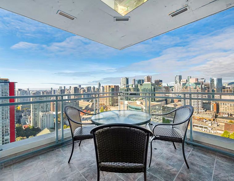 3201 183 Keefer Place