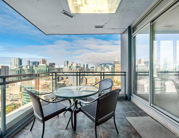 3201 183 Keefer Place