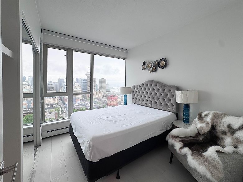 3201 183 Keefer Place