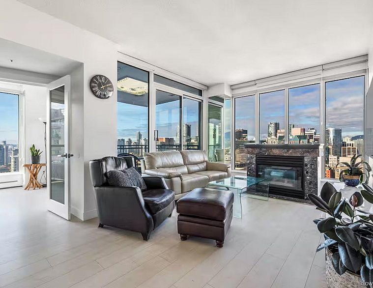 3201 183 Keefer Place